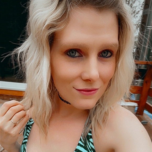 Meet your Posher, Cheryl - Picture 1 of 1